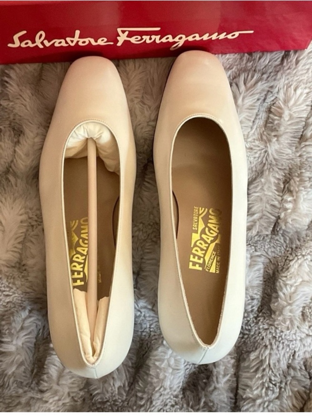 NIB Ferragamo pumps